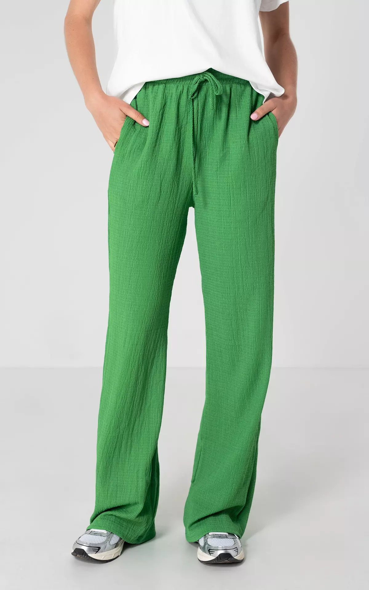 wide-leg-broek-met-strikdetail-groen-guts-gusto