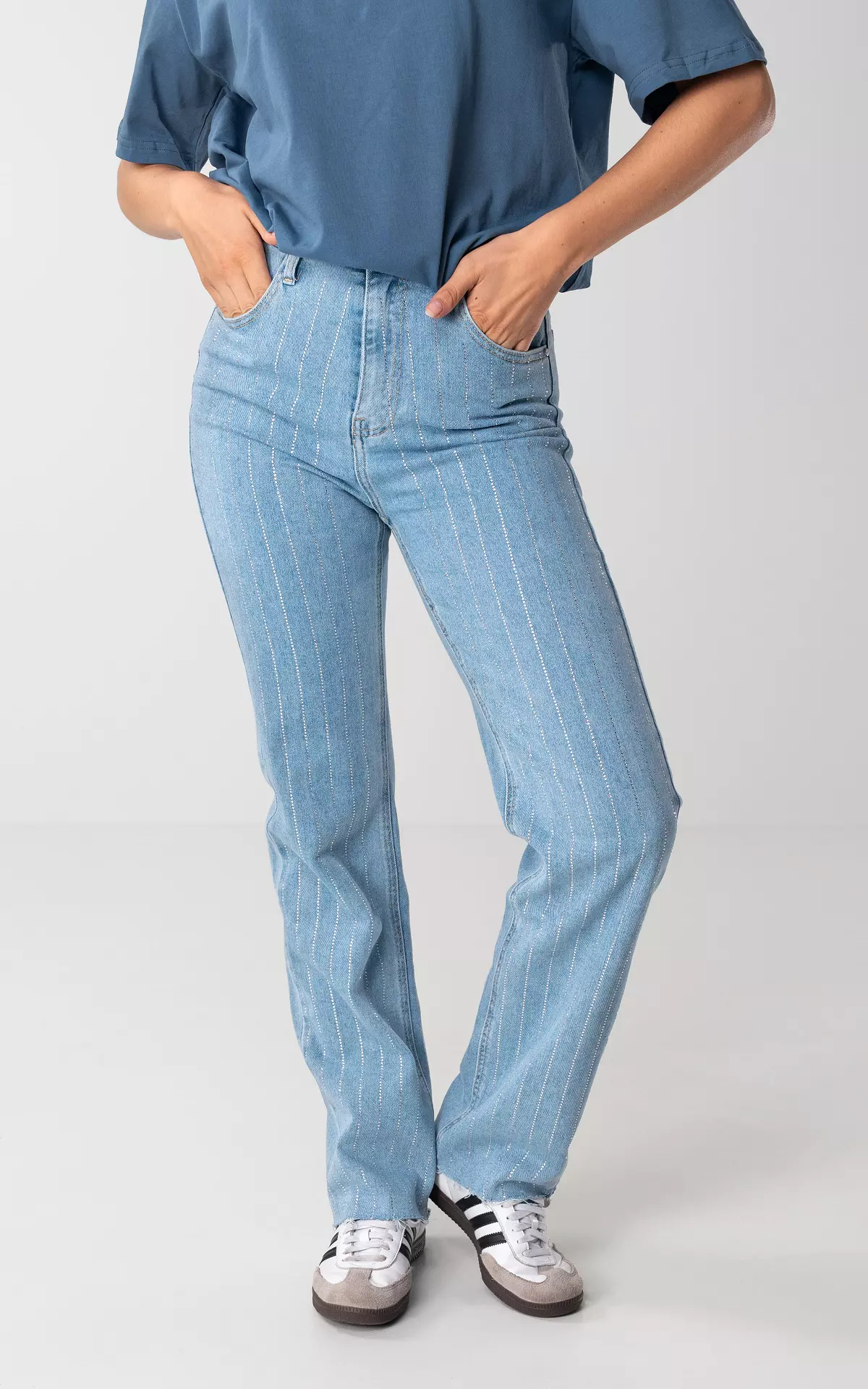 Straight Fit Jeans mit Strasssteine - Hellblau