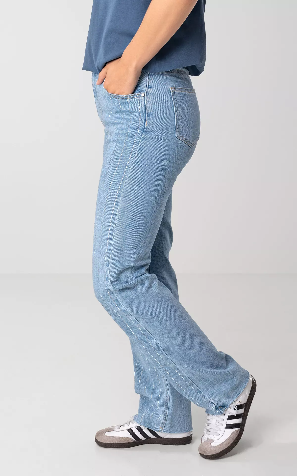 Straight Fit Jeans mit Strasssteine Hellblau 