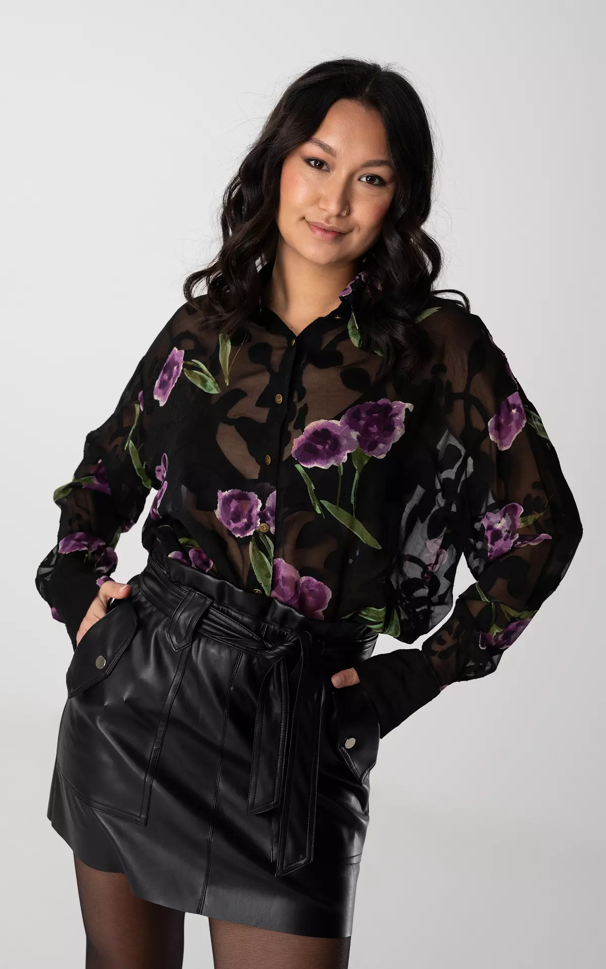 Transparente Bluse mit Blumenmuster - Schwarz Lila