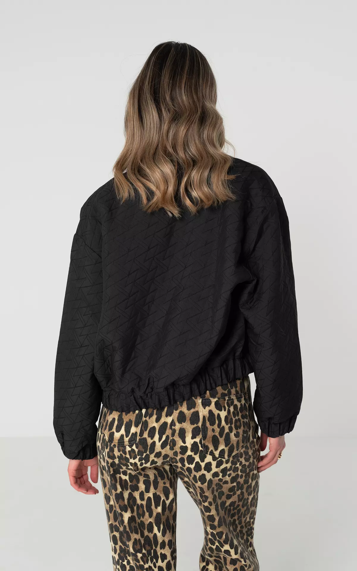 ジジ・ハディッド着用ブランド COLOURFUL COLOSSAL KNIT JACKET ジジ・ハディッド着用ブランド COLOURFUL COLOSSAL KNIT JACKET