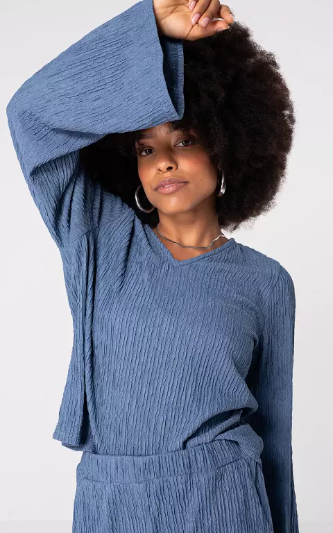 V-neck top blue