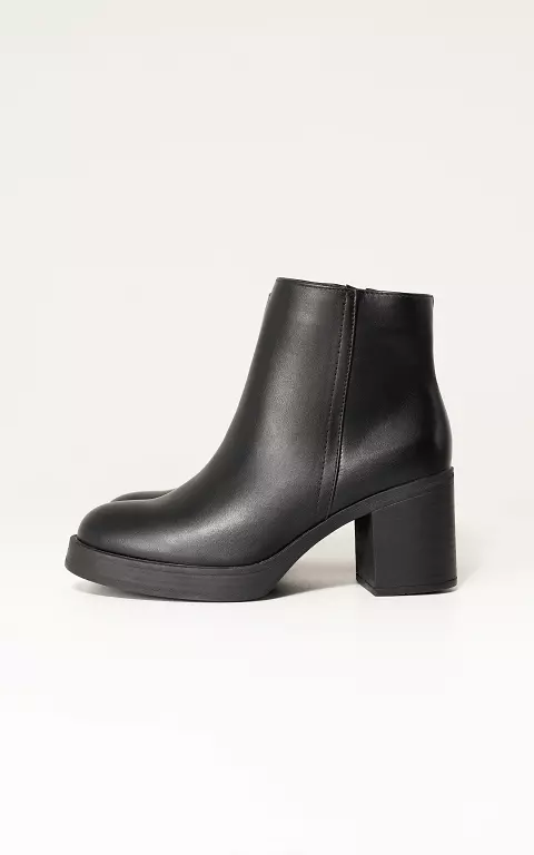 Ankle boot black