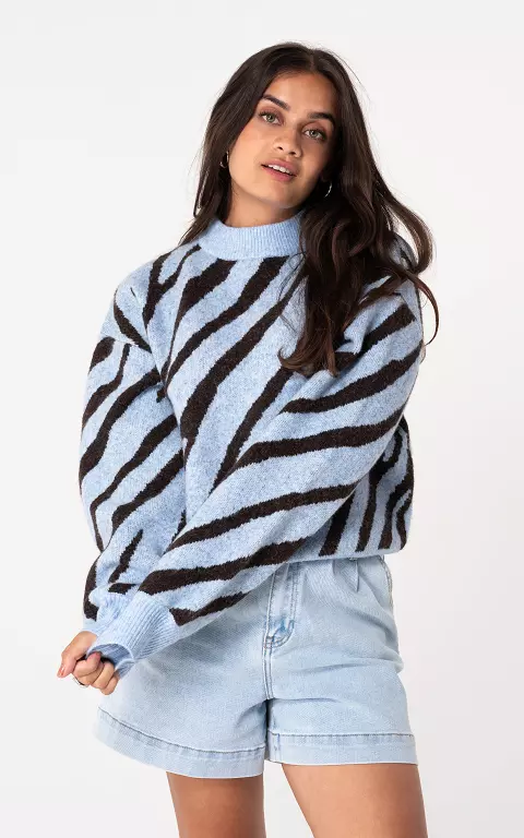 Zebra print trui met ronde hals lichtblauw donkerbruin