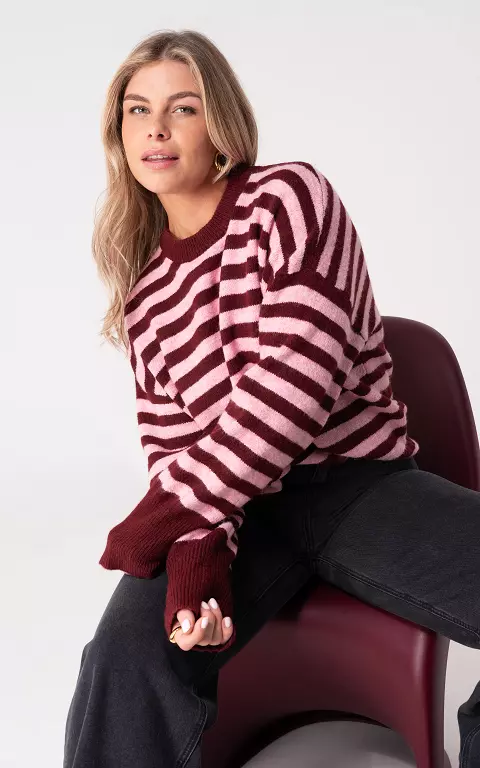 Knitted sweater bordeaux pink