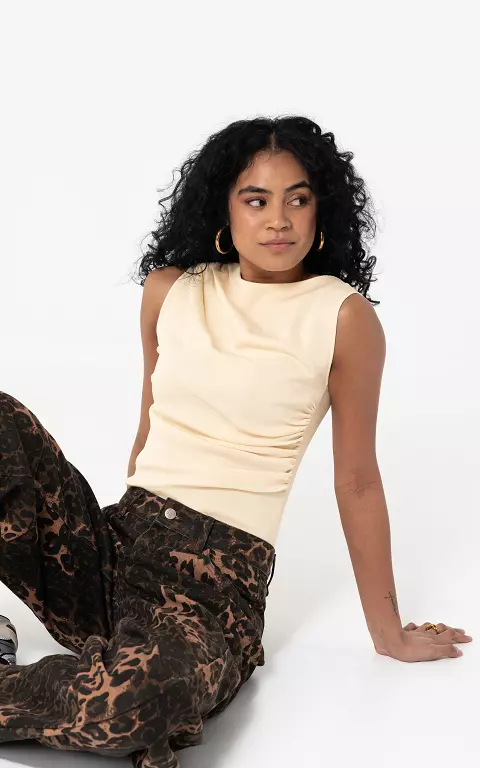 Top mit Drapierung creme