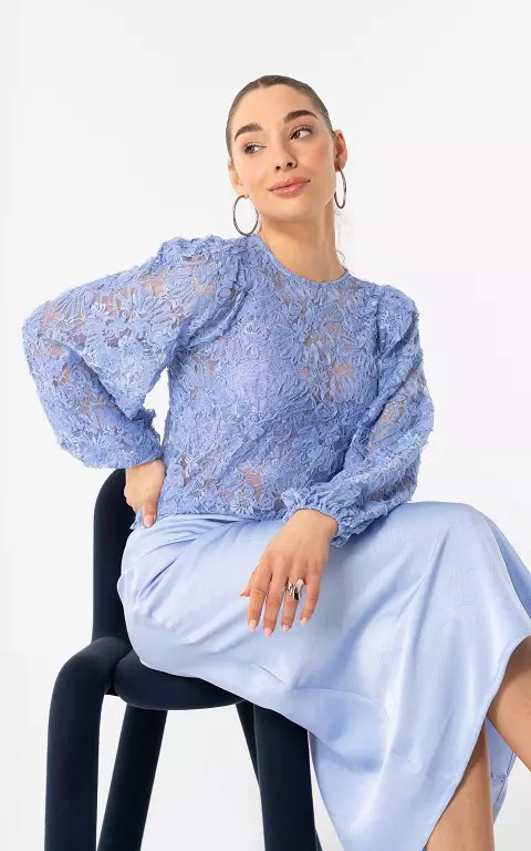 Spitzentop mit Blumenmuster hellblau