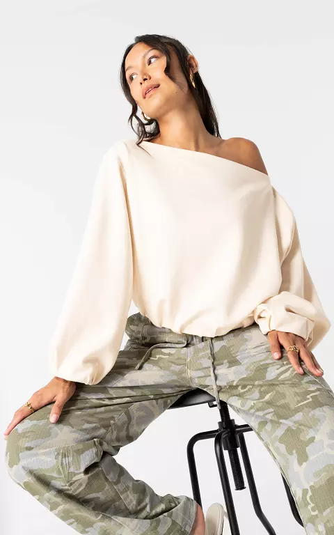 Pullover mit U-Boot-Ausschnitt creme