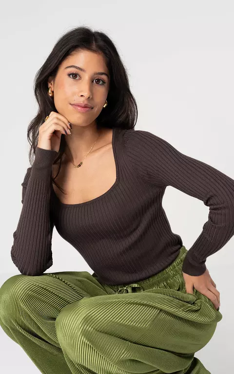 Basic top with squared neckline dark brown