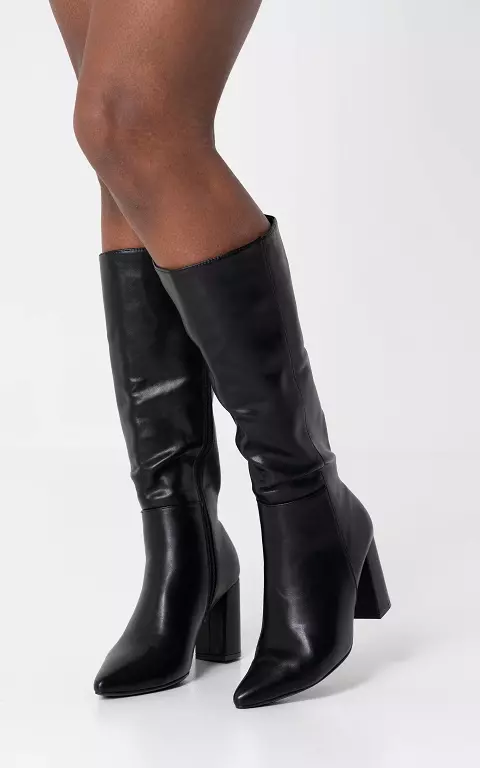 Boots with high heels black