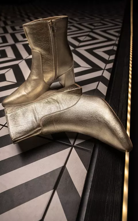 Boots with block heel gold