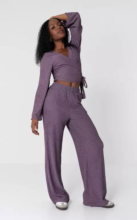 Loose fit model trousers with side pockets purple