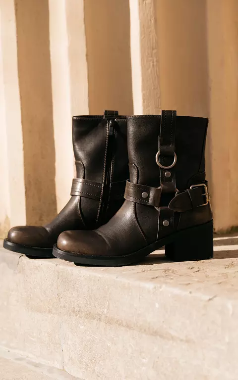 Boots with silver-coloured buckle brown