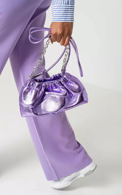 Tasche in Metallic-Look mit silbernen Details lila