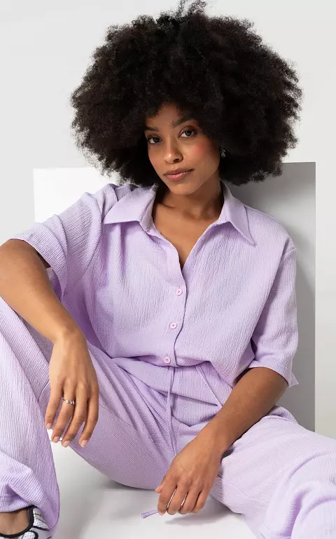 Loose-fitting blouse with buttons lilac