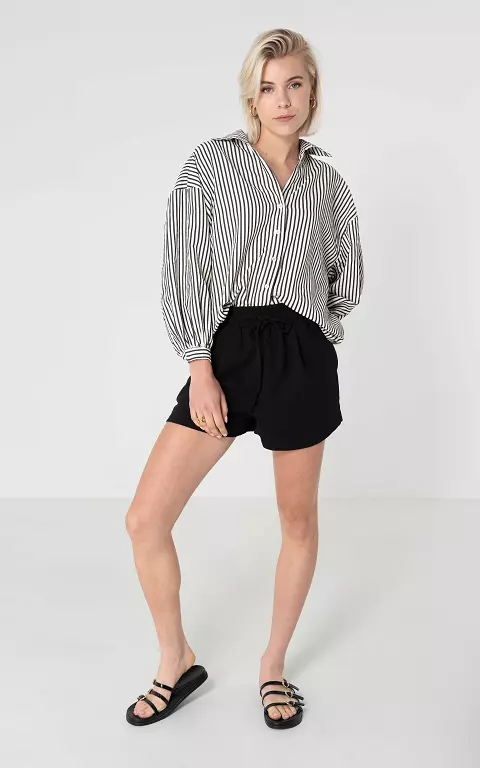 Shorts mit Bindeschleife und Taschen schwarz