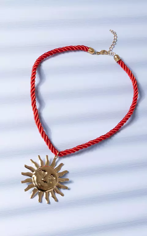 Necklace with pendant red gold