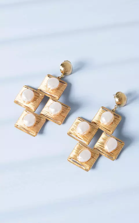 Earrings with pearls gold white