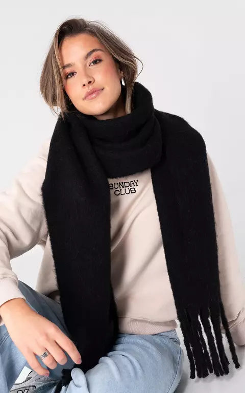 Shawl with fringes black