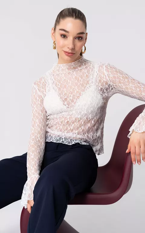 Laced top with flared sleeves white