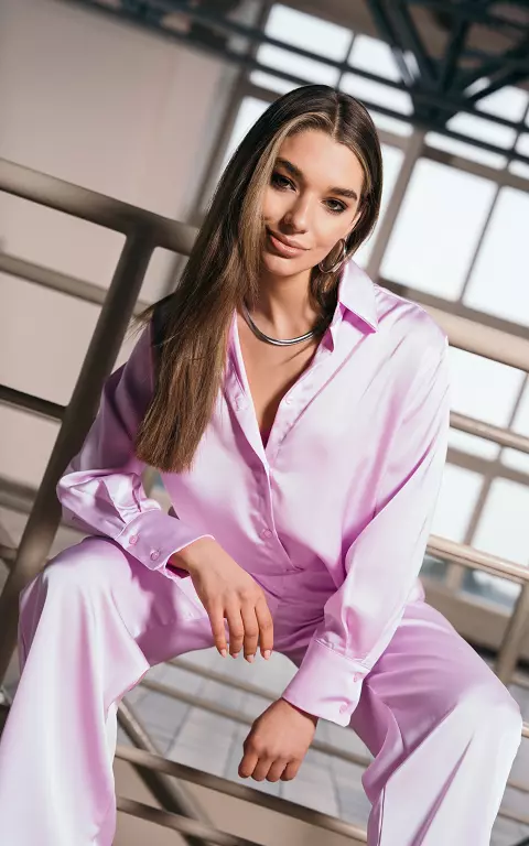 Satin look blouse met knoopjes lichtroze