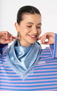 Satin shawl met kant | Lichtblauw | Guts & Gusto