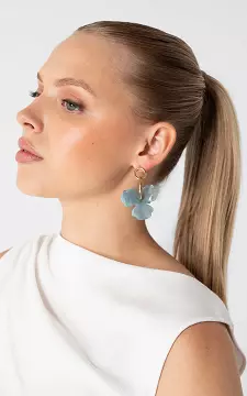 Oorbellen met bloem | Goud Lichtblauw | Guts & Gusto
