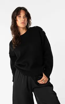 Pullover mit Knöpfen | Schwarz | Guts & Gusto