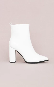Ankle boots with pointed noses | White | Guts & Gusto