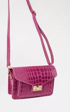 Wildleder-Tasche mit eingestanztem Kroko-Print | Fuchsia | Guts & Gusto
