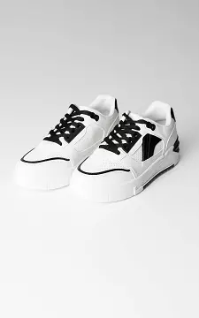 Lace-up sneakers with thick sole | White Black | Guts & Gusto