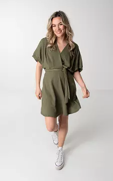 V-hals jurk met strikdetail | Groen | Guts & Gusto