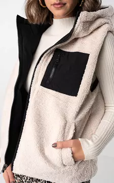 Switchback body warmer with side pockets | Black Cream | Guts & Gusto