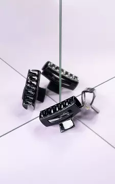 Square hair clip made of plastic | Black | Guts & Gusto