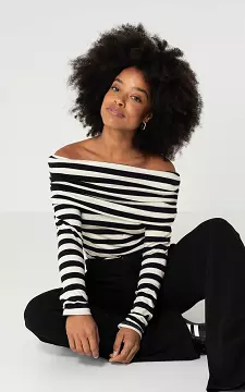 Off-shoulder top with striped pattern | Black Cream | Guts & Gusto
