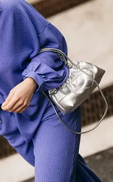 Tasche in Metallic-Look mit silbernen Details | Silber | Guts & Gusto