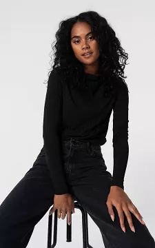 Basic top with rib detail | Black | Guts & Gusto