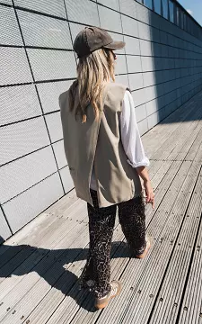 Oversized gilet met een split aan de achterkant | Taupe | Guts & Gusto