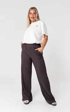 Loose fit model trousers with side pockets | Dark Brown | Guts & Gusto