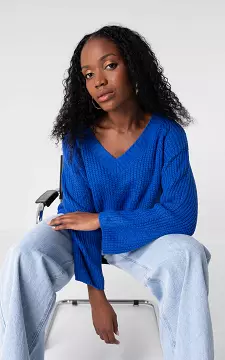 Chunky knitted sweater with v-neck | Cobalt Blue | Guts & Gusto